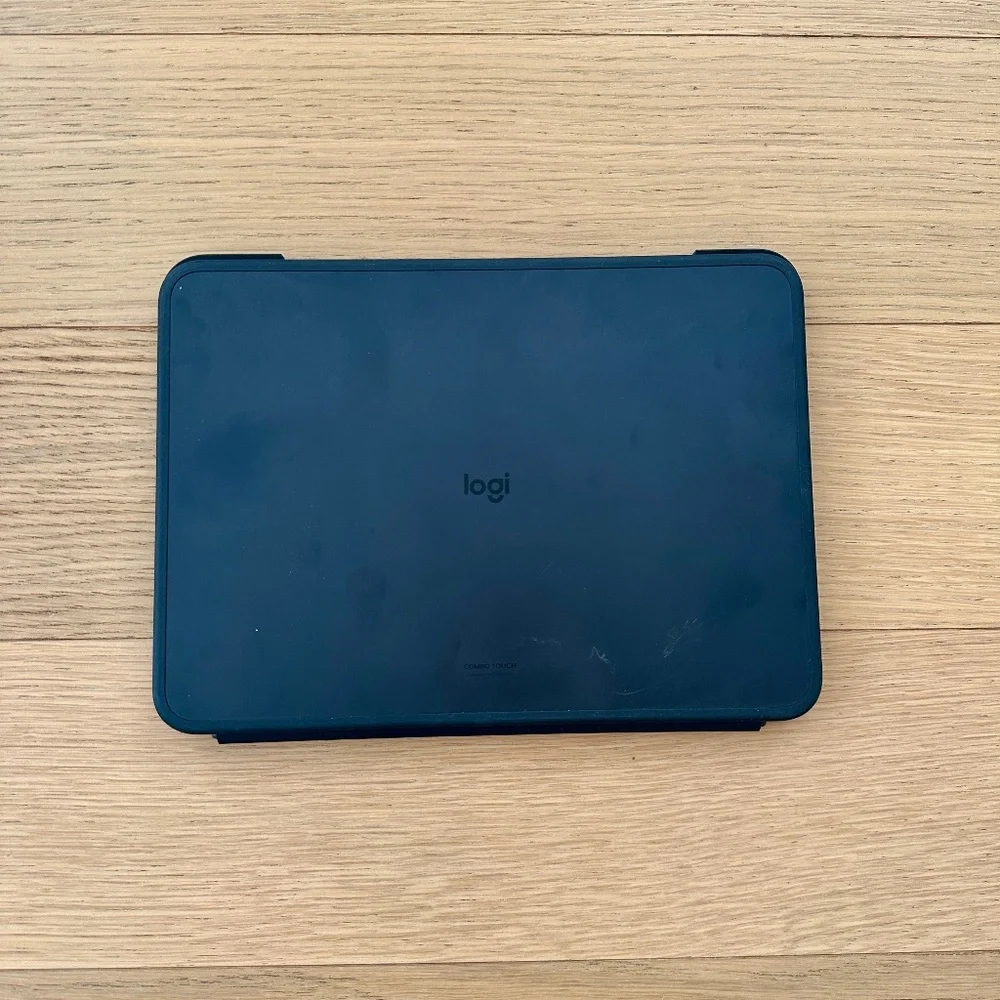 Logitech Combo Touch iPad Keyboard Case - Graphite